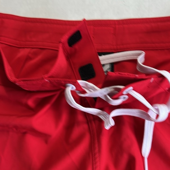 MAUI RIPPERS WOMENS LIGHTWEIGHT STRETH DRAWSTRING RED BOARD SHORTS SZ 8 - Picture 11 of 16